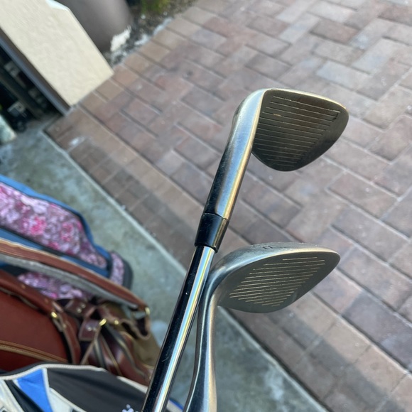 Golf wedges 52/60 deg in right handed 
Steel - Picture 2 of 7